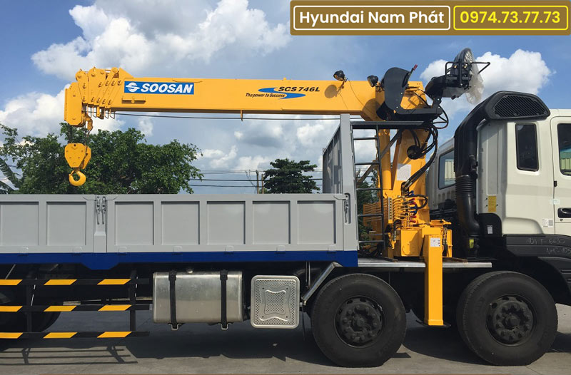 Xe Tải Hyundai 4 Chân HD320 Gắn Cẩu Soosan 7 Tấn SCS746L Hàn Quốc